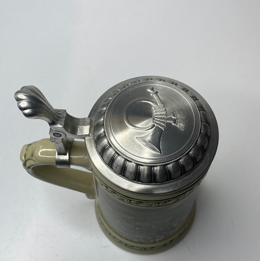 Bier Krug mit Zinndeckel