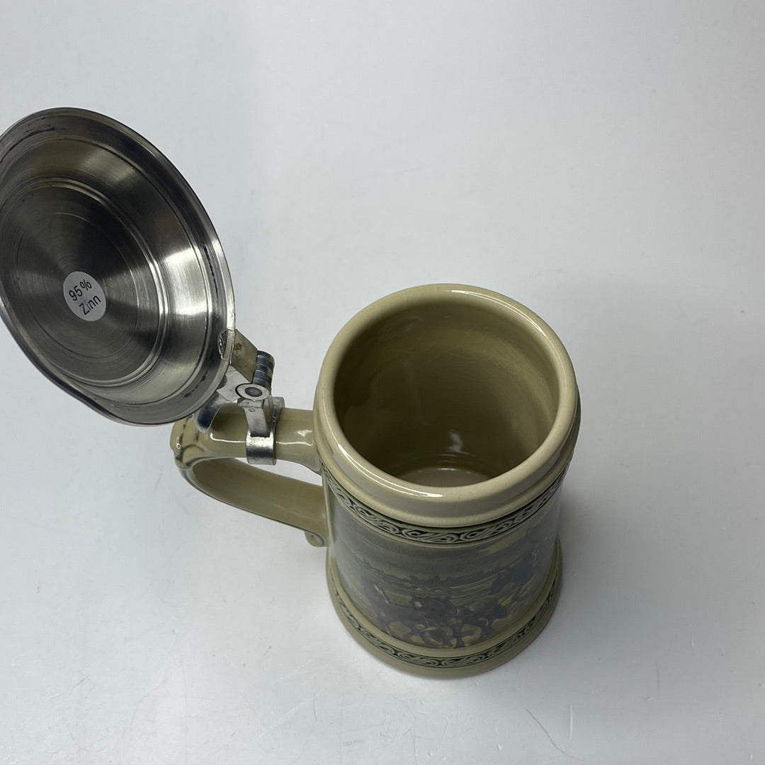 Bier Krug mit Zinndeckel