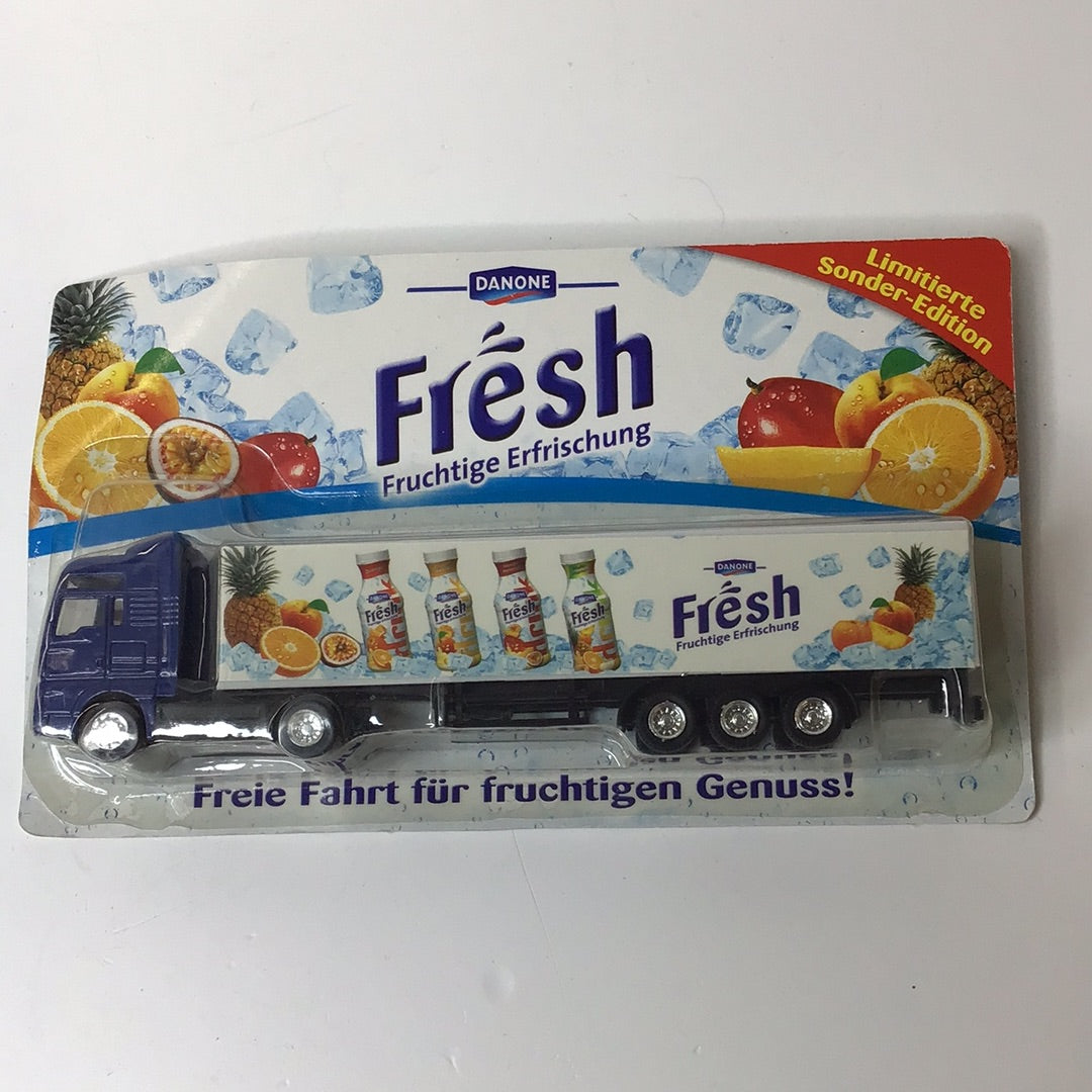 Werbe Truck Man LKW Danon Fresh