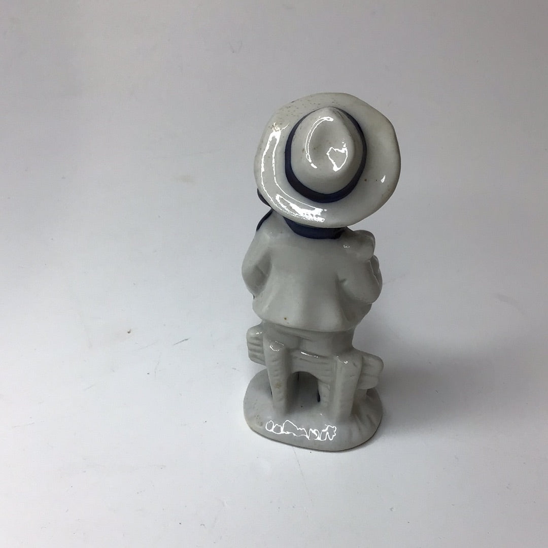 Delfter Porzellan Figur Jungen mit Hase