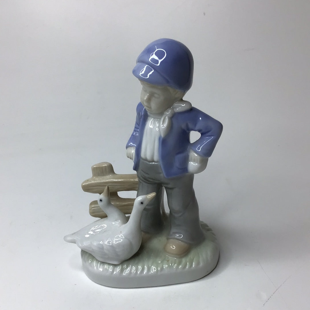 Porzellan Figur Junge mit Enten