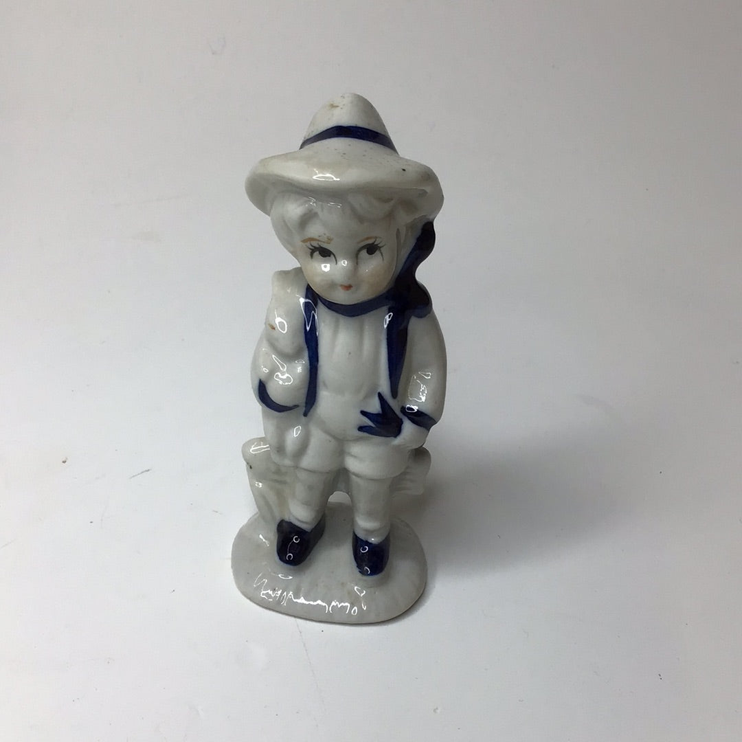 Delfter Porzellan Figur Jungen mit Hase