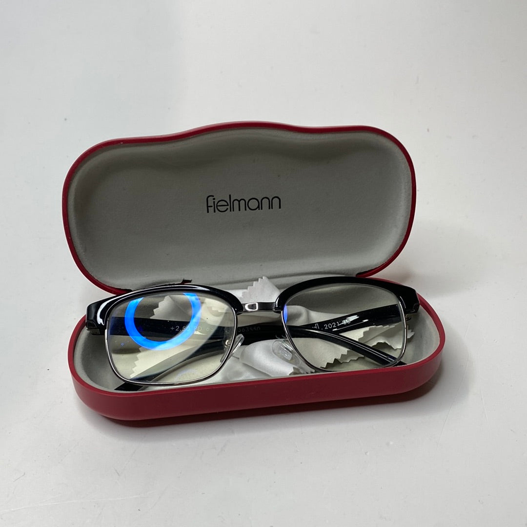 Fielmann Brille mit schwarzem Rahmen