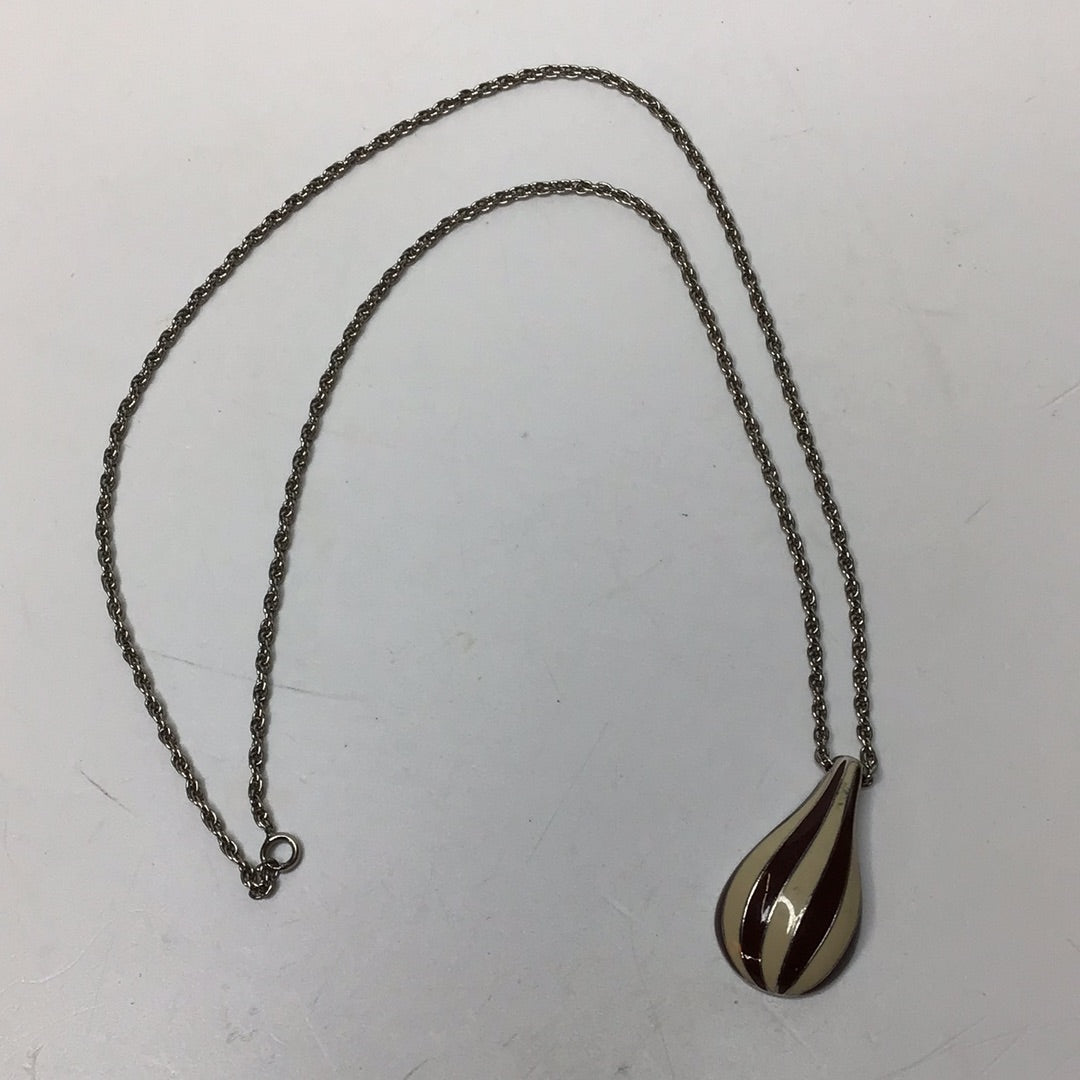 Halskette mit Anhänger