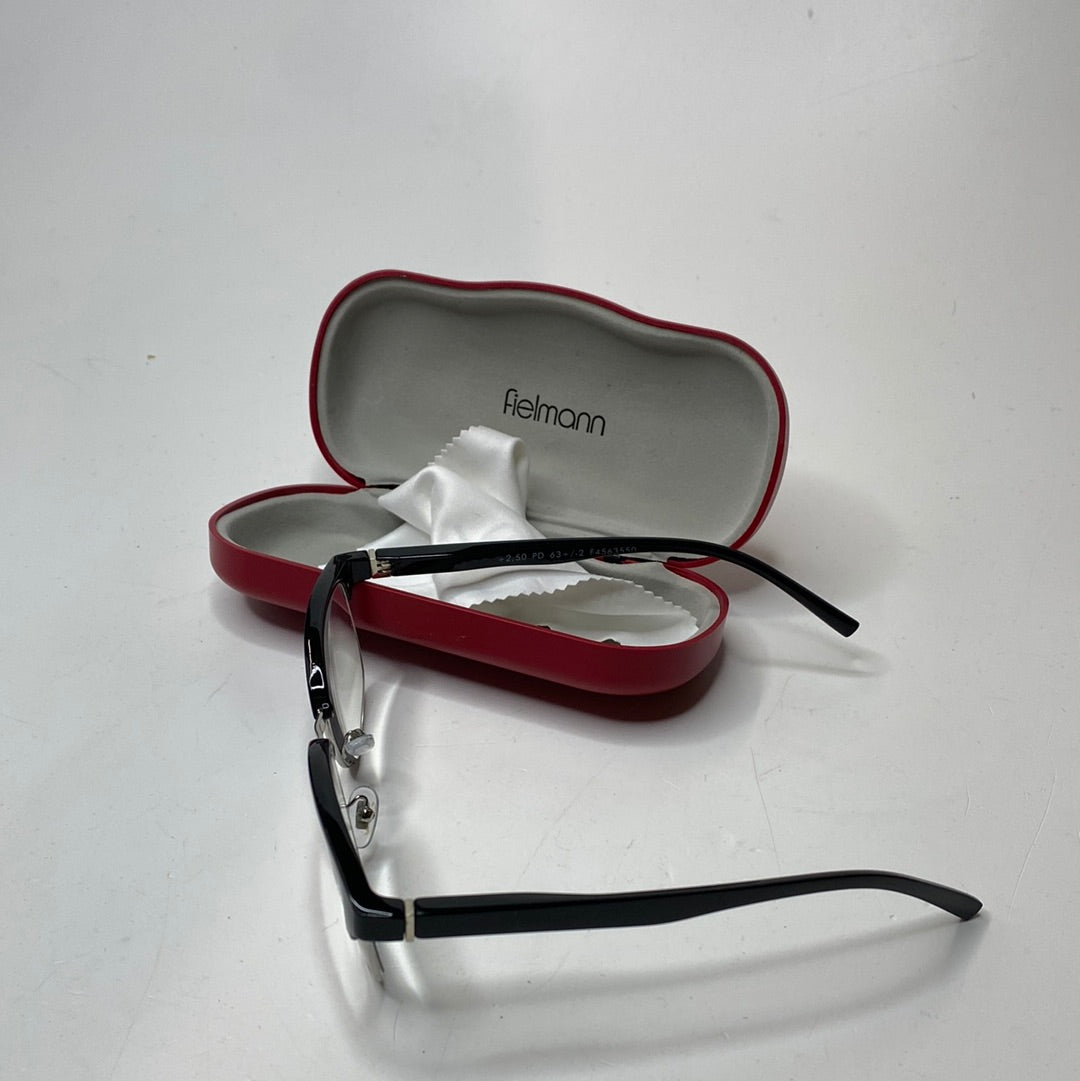 Fielmann Brille mit schwarzem Rahmen