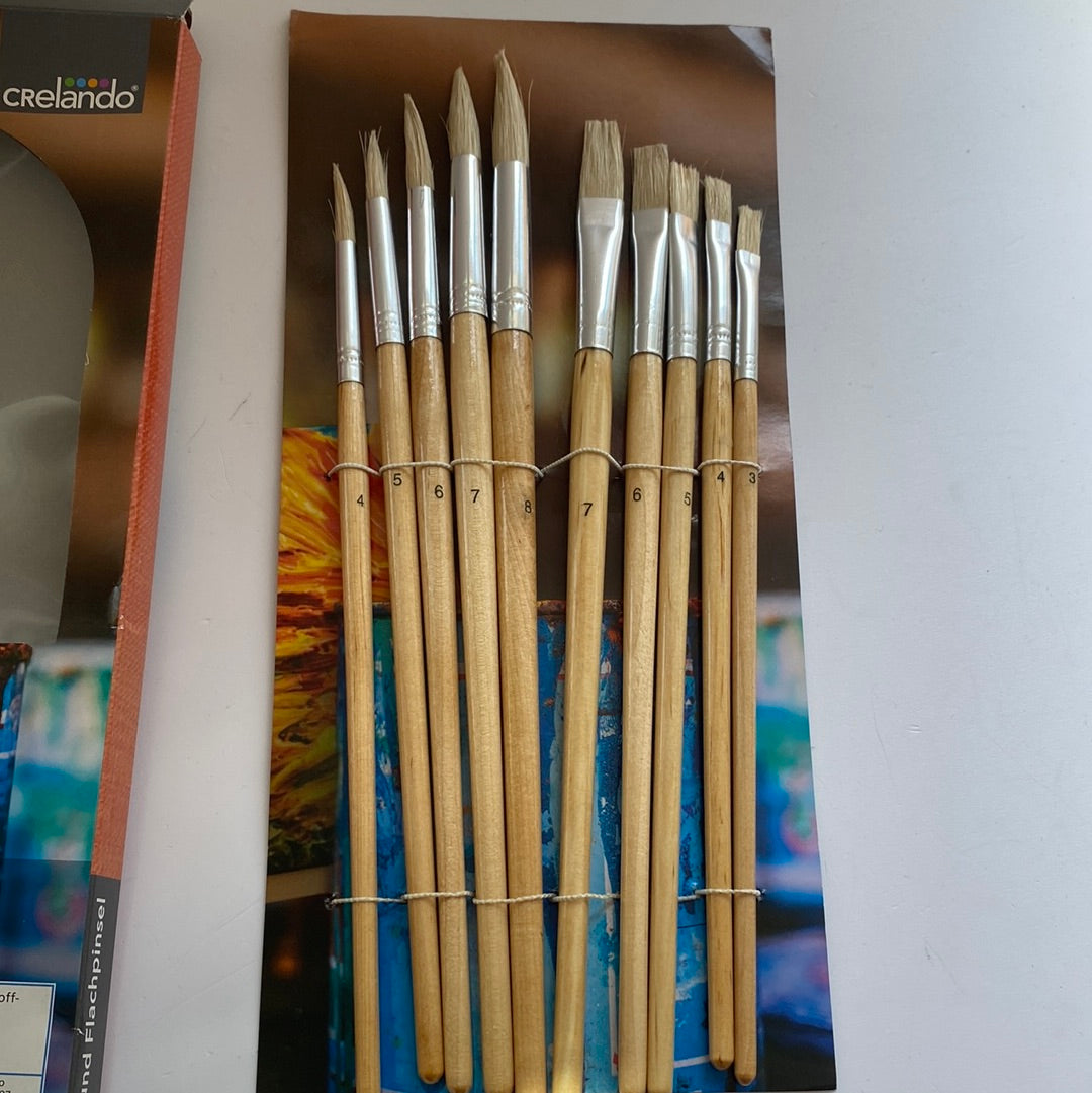 Rund und Flachpinsel aus Schweineborsten und Echtholz