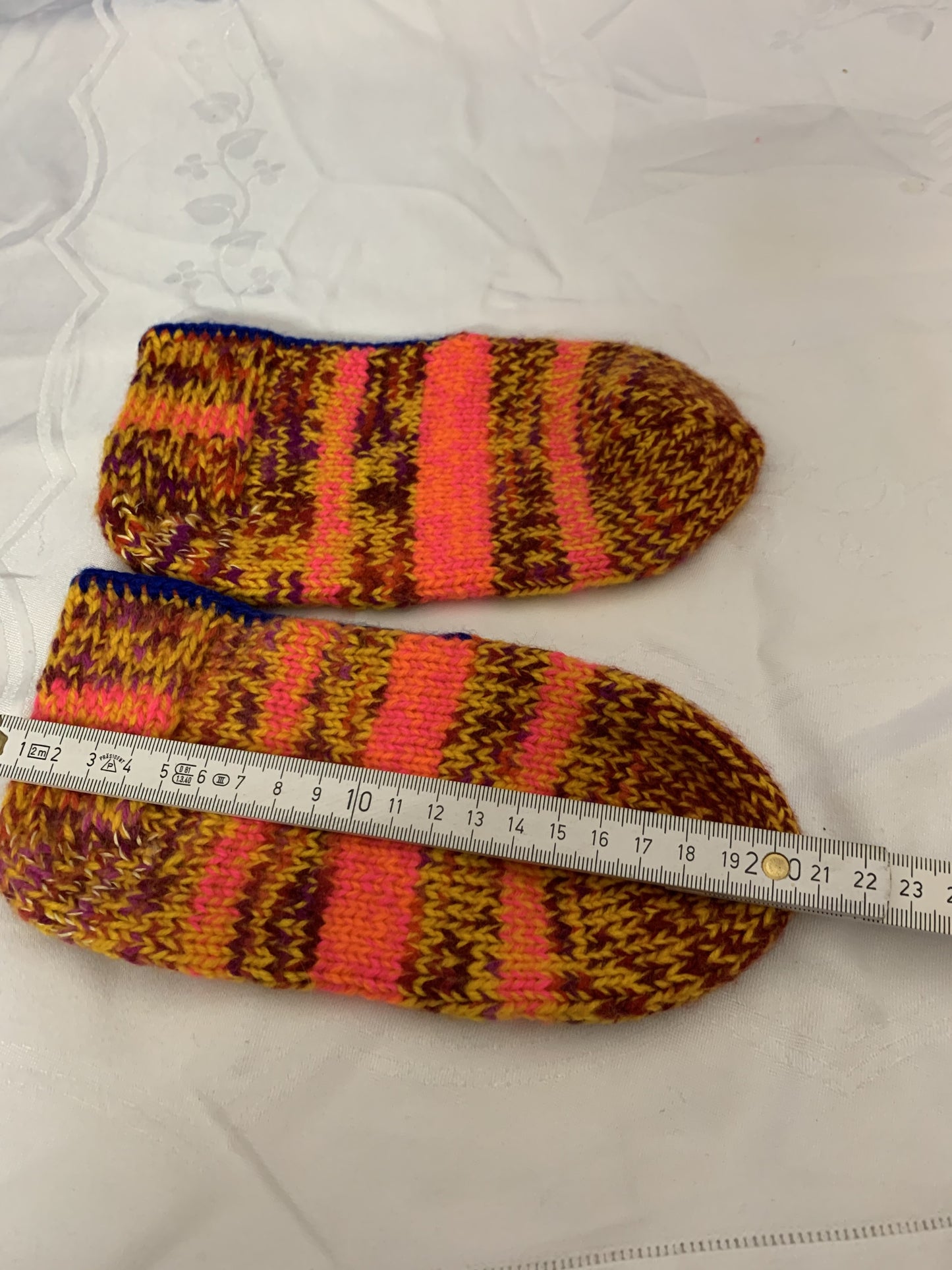 Handarbeit Bettschuhe, neu