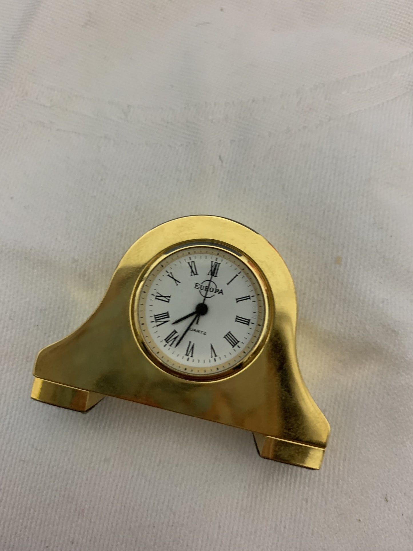 Quartz Europa kleine Tischuhr