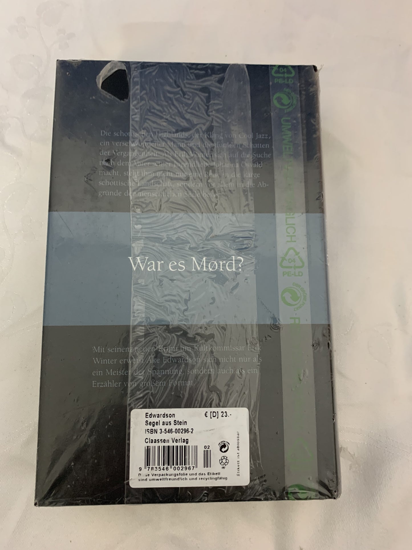 Ake Edwardson Segel aus Stein