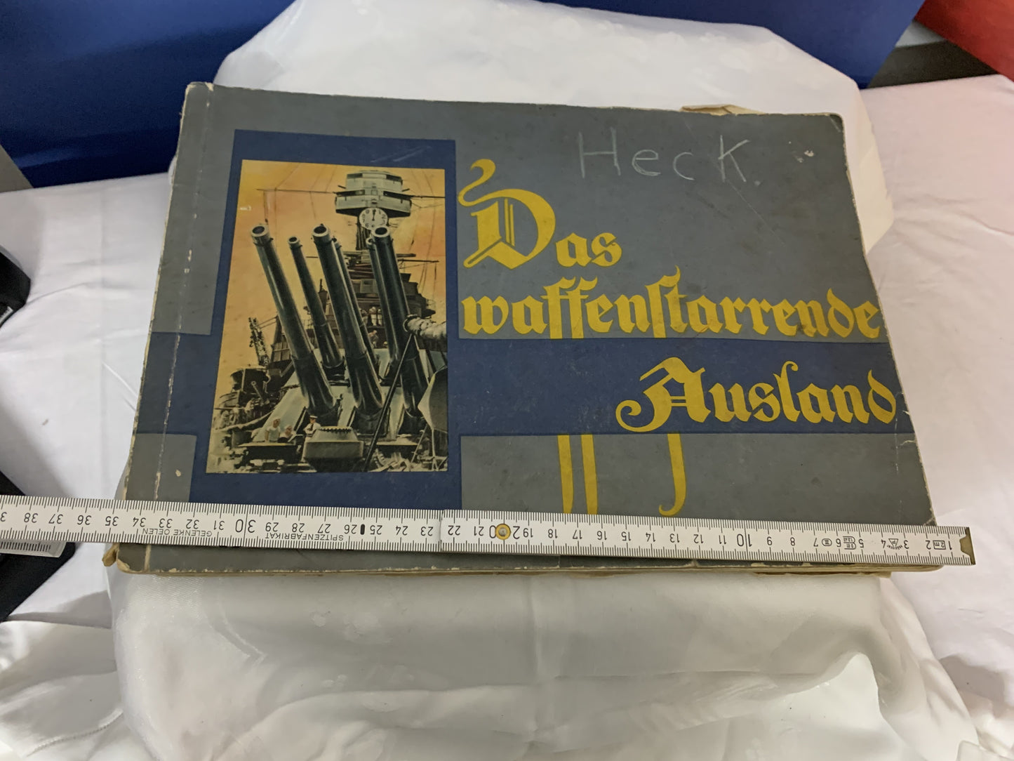 Das Waffenstarrende Ausland