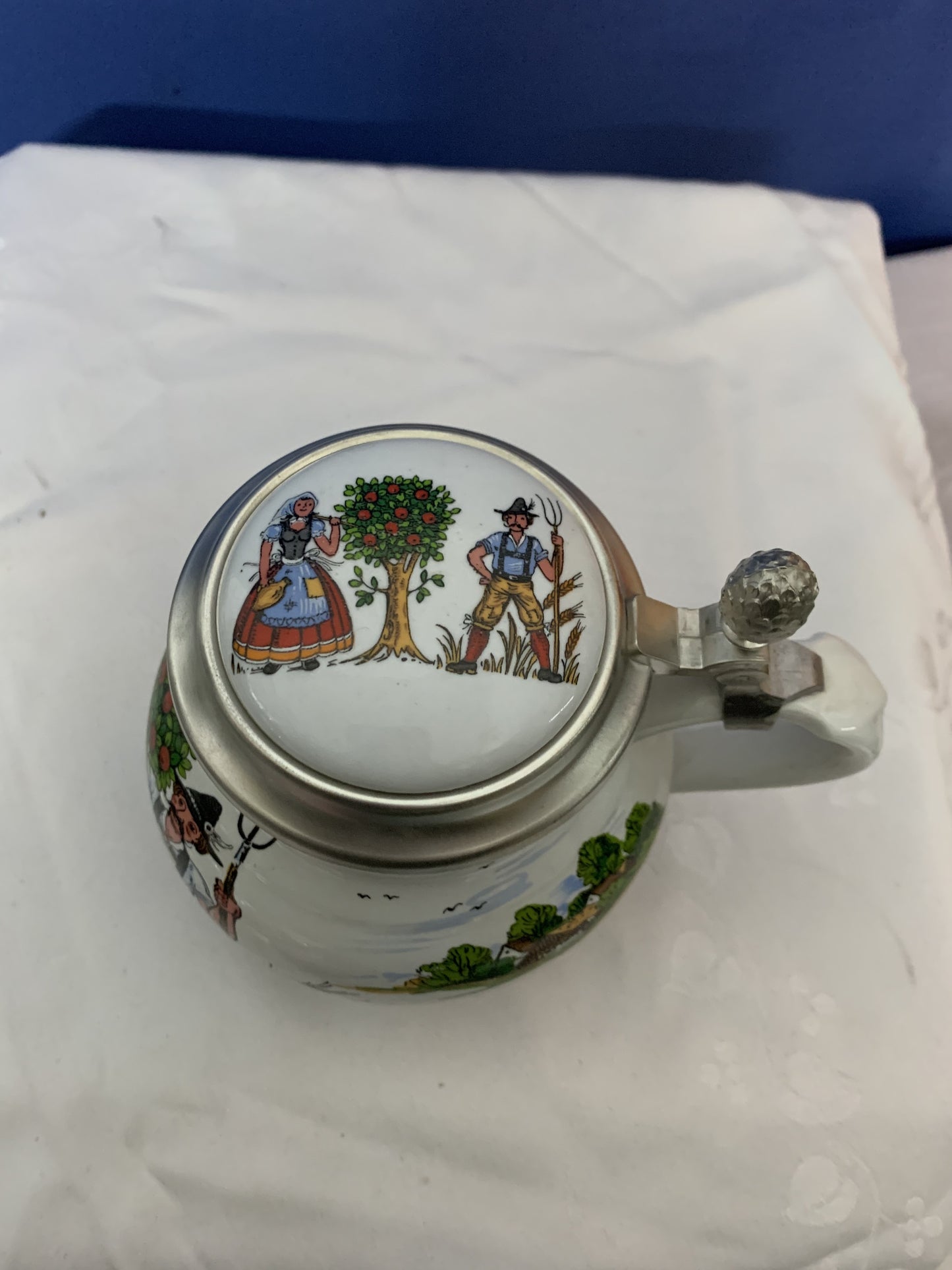 Bierkrug Alt-Tettau, Porzellan mit Zinndeckel