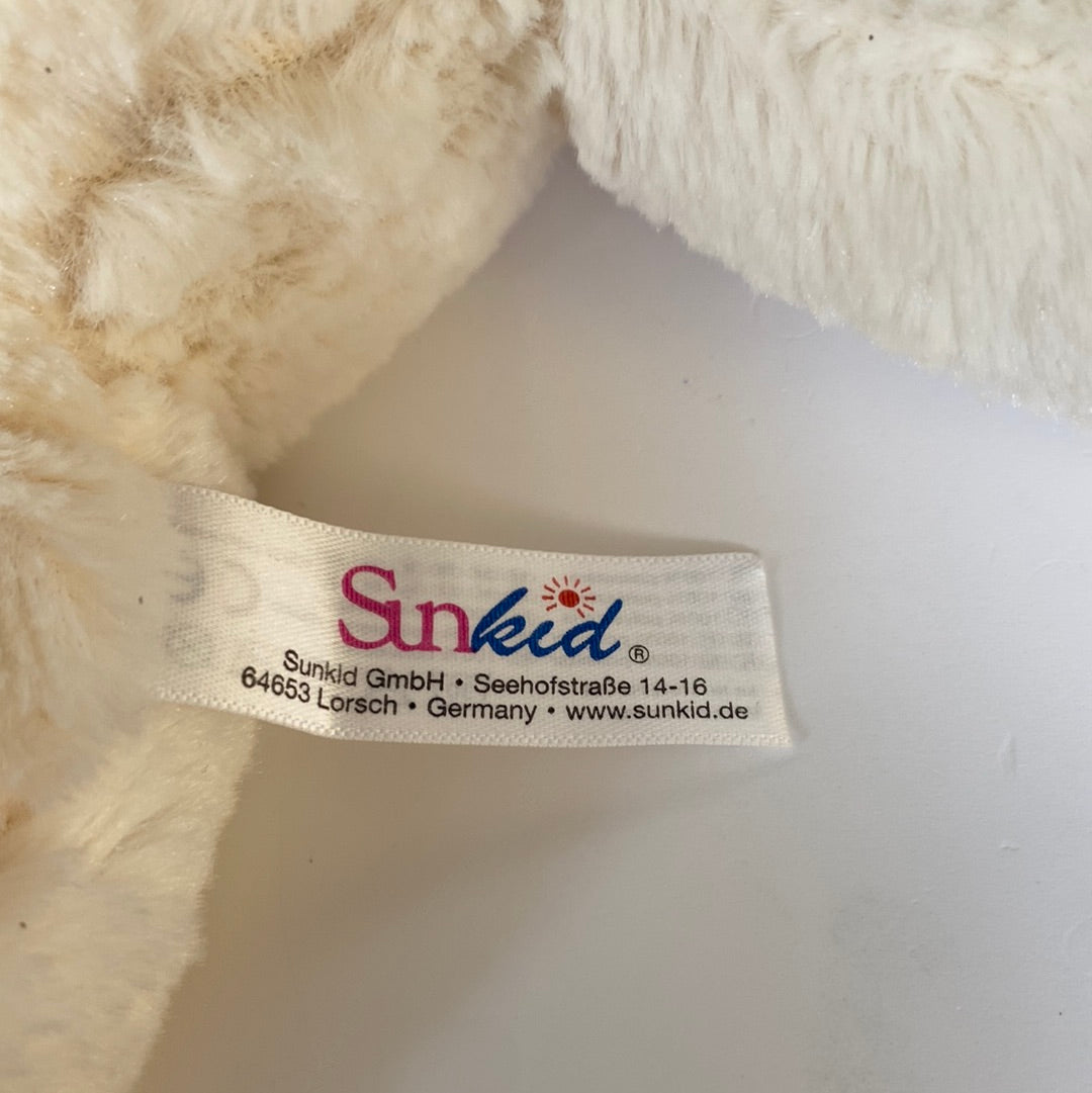 Bär mit Mütze und Schal
