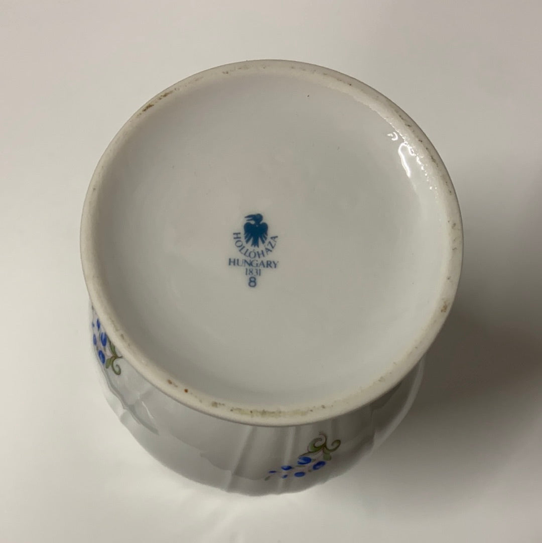 Hollohaza Hungary Porzellan Vase 1777 Goldrandverzierungen Relief Blumen Dekor