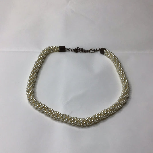 Kette mit kleiner Perlen