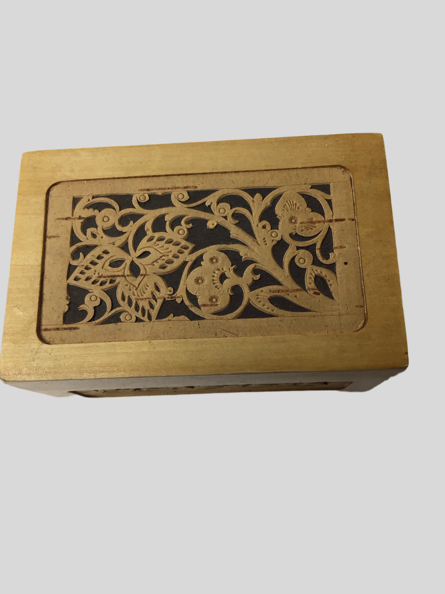 Holzkiste Schmuckschatulle mit einem Muster aus Birkenrinde