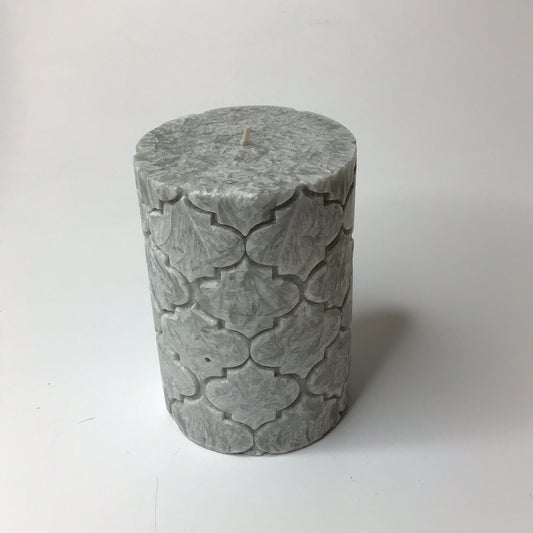 Kerze grau schimmernd