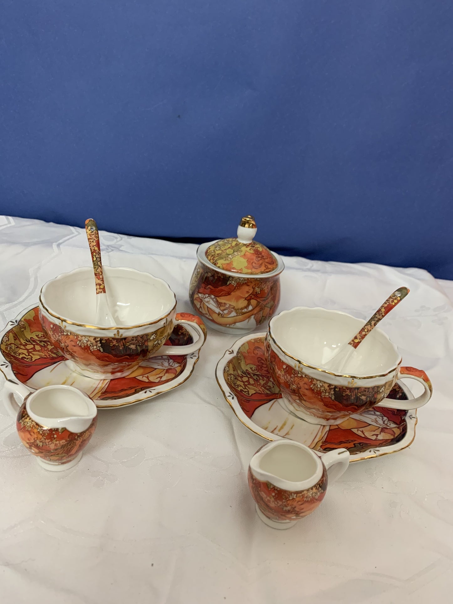 Queen Isabell Porzellan Tassen mit Untertassen + Zuckerdose