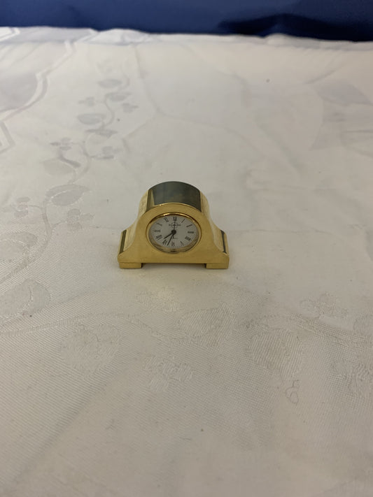 Quartz Europa kleine Tischuhr