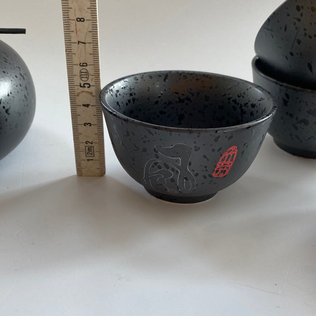 Asiatische Teekanne mit 4 Teetassen aus Keramik